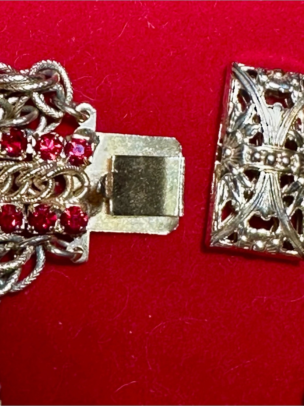 Vintage Gold-Tone Layered Chocker Necklace with Bright Red Stones - Picture 4 of 5